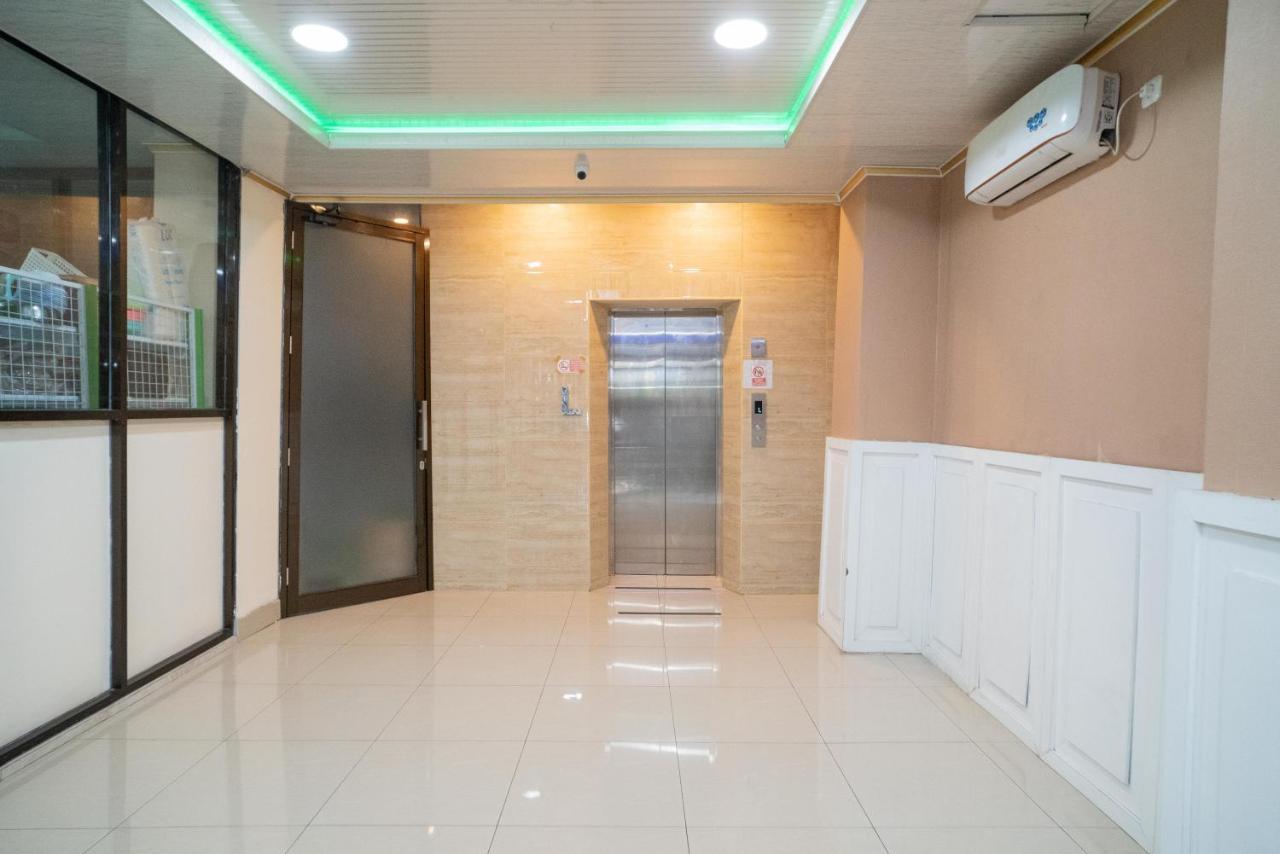 Reddoorz Plus Syariah Near Pasar Turi Сурабая Экстерьер фото